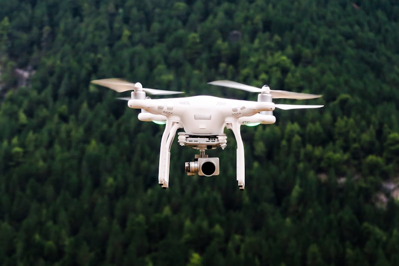 2026 DJI 空拍機推薦｜新手必看！Mavic、Air、Mini 系列怎麼選？5 款評比